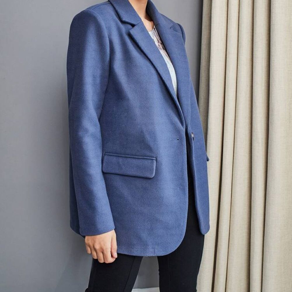 ✨HP✨Lapel Neck Split Back Blazer✨ - Picture 4 of 9